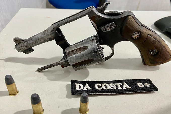 FUGA ALUCINADA: Suspeito armado é preso após roubar moto no Socialista - News Rondônia