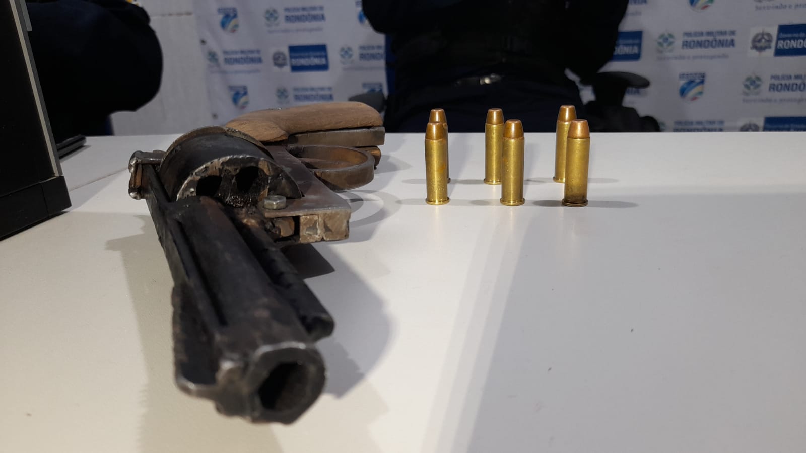 Policia Civil flagra roubo e detém dupla armada na zona sul - News Rondônia