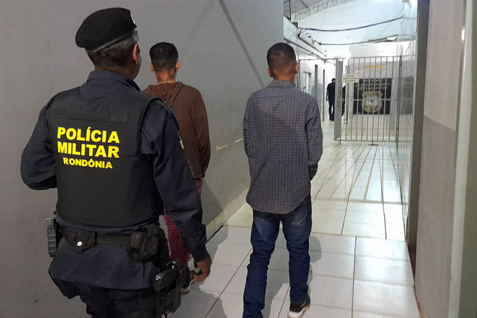 Policia Civil flagra roubo e detém dupla armada na zona sul - News Rondônia