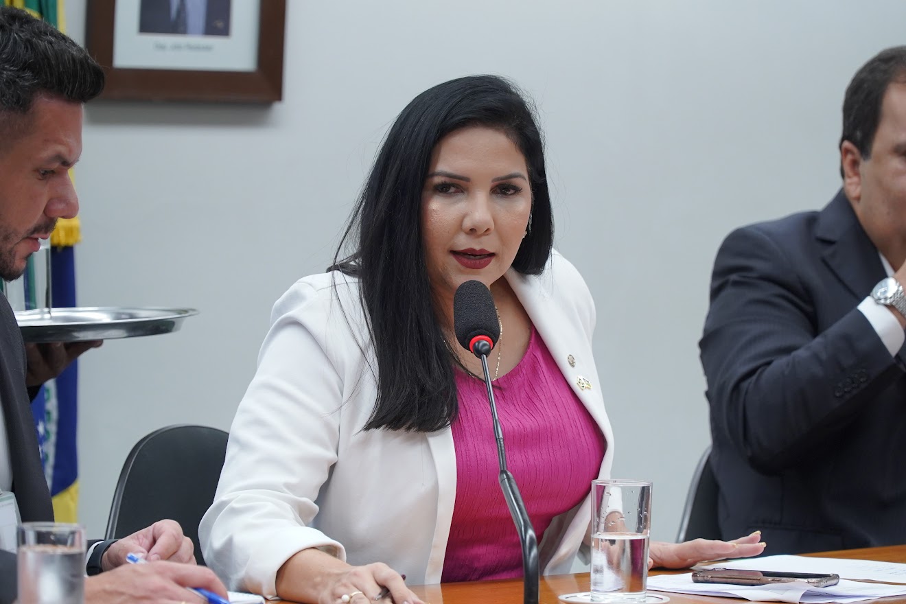 Para que os verdadeiros culpados sejam investigados e punidos Cristiane Lopes assina CPMI do dia 8 de janeiro - News Rondônia