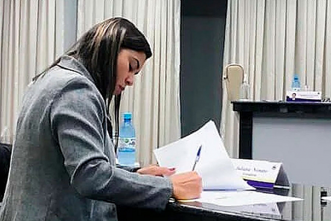 Anteprojeto de autoria da ver. Juliana Nonato de Rolim de Moura, que obriga atendimento prioritário aos portadores de Fibromialgia é aprovado em Sessão - News Rondônia