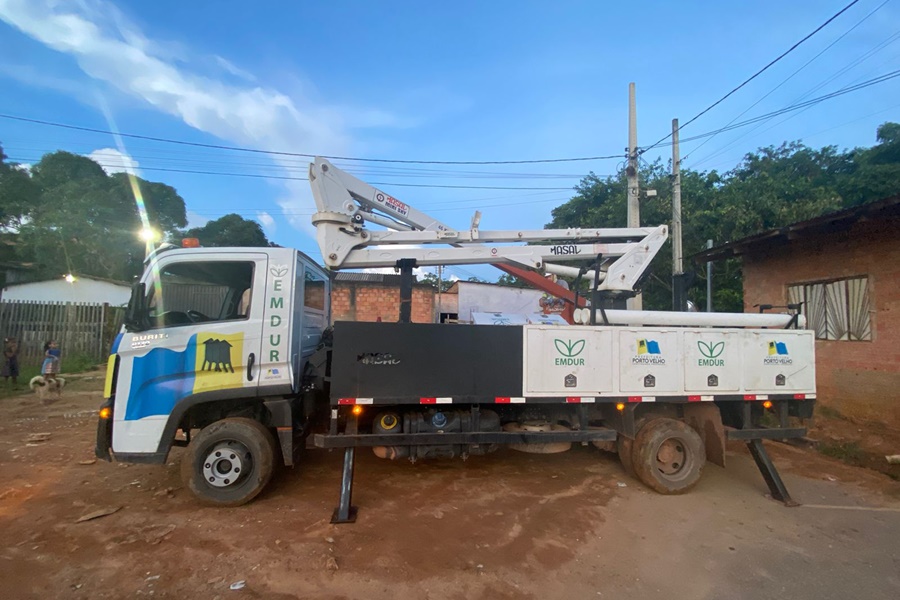 Ruas do Bairro Castanheiras são iluminadas após solicitação do vereador Edimilson Dourado - News Rondônia