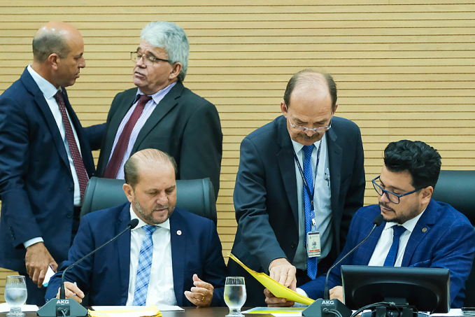 Deputados aprovam projetos e votam vetos do Poder Executivo - News Rondônia