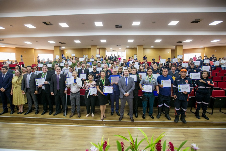Deputados Alex Redano e Alan Queiroz comandam sessão solene com homenagens a personalidades de Rondônia - News Rondônia