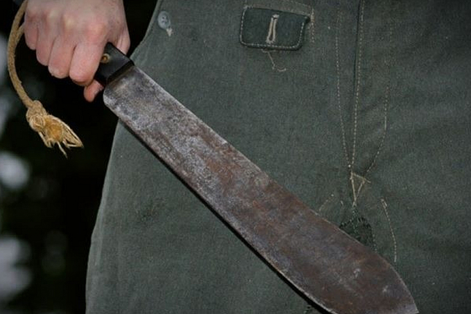 Com facão na mão, homem ameaça de morte vizinho e destrói residência - News Rondônia