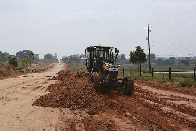 Obras de drenagem e terraplenagem executadas pelo DER na RO-135, em Alta Floresta d'Oeste - News Rondônia