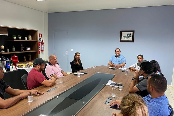 Modernização para Agricultura: Deputada Lebrinha realiza entrega de trator agrícola em Ariquemes - News Rondônia