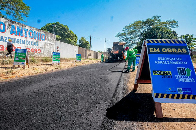 Obras de asfalto começam nas ruas do município de Ji-Paraná e moradores comemoram fim da poeira - News Rondônia
