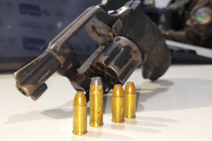 FICARAM NERVOSOS: Dupla com passagem no sistema prisional é flagrada com revólver na leste - News Rondônia