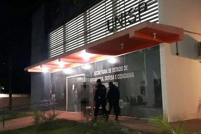 Pais chegam em casa e surpreendem ladrões roubando sua filha - News Rondônia