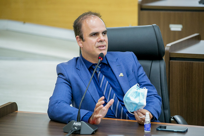 Deputado Alan Queiroz indica ao Poder Executivo e a SESAU que promovam escalas de trabalho que não ultrapassem a carga horária estabelecida em Lei aos servidores da saúde - News Rondônia