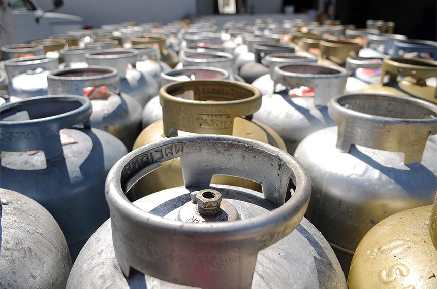 Em Rondônia, ANP aplica infrações em postos de gasolina e interdita revenda clandestina de gás - News Rondônia