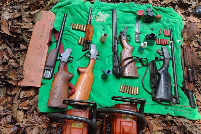 Organismos de fiscalização ambiental apreendem armas, motos e objetos utilizados para desmates nas TIs Karipuna - News Rondônia