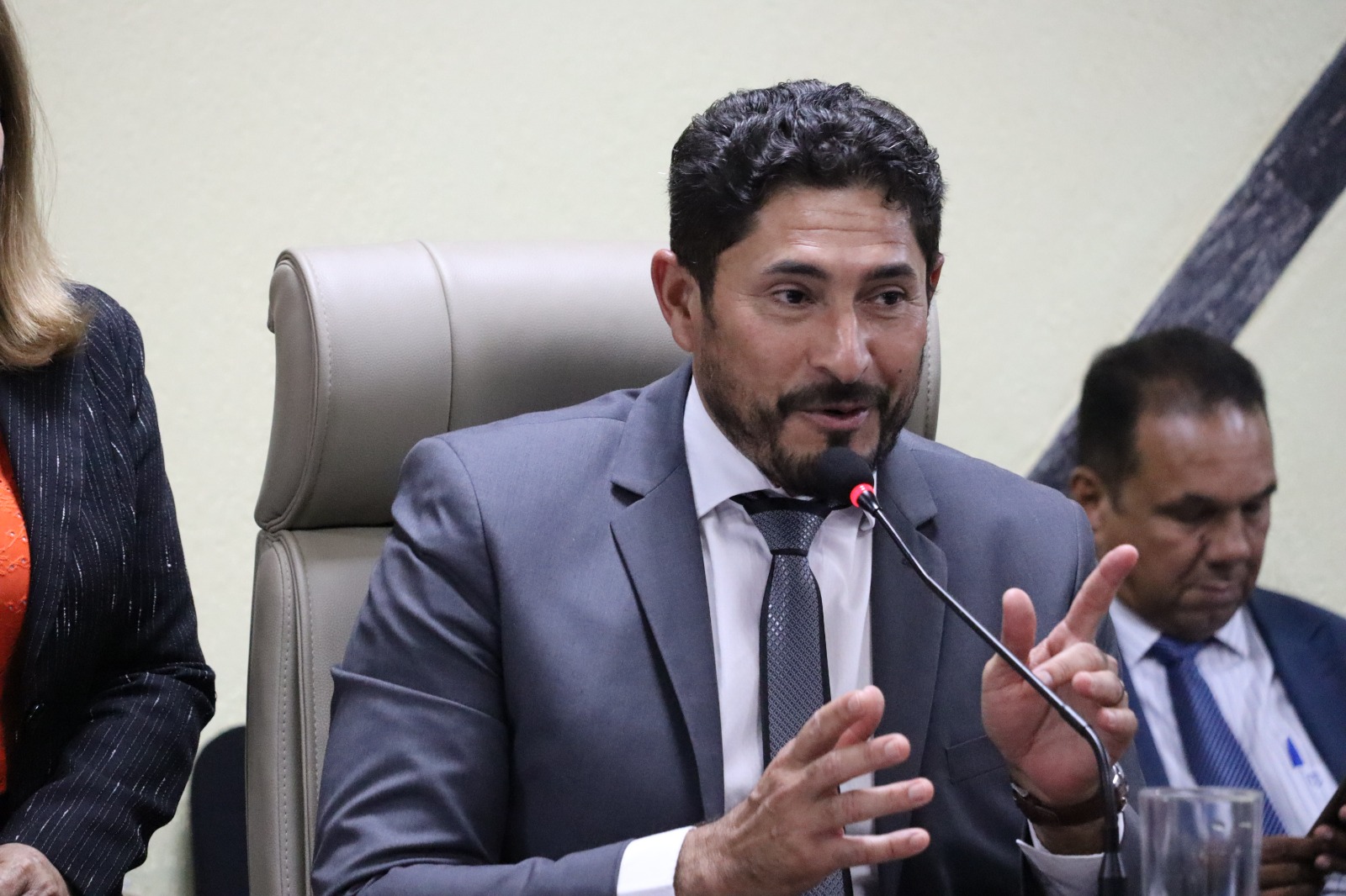 Vereador Marcio Pacele homenageia pintores que revitalizaram letreiros do Espaço Alternativo em Porto Velho - News Rondônia