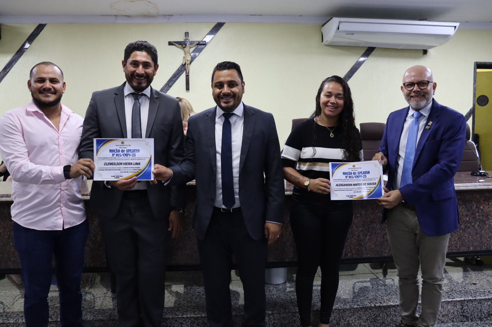 Vereador Marcio Pacele homenageia pintores que revitalizaram letreiros do Espaço Alternativo em Porto Velho - News Rondônia