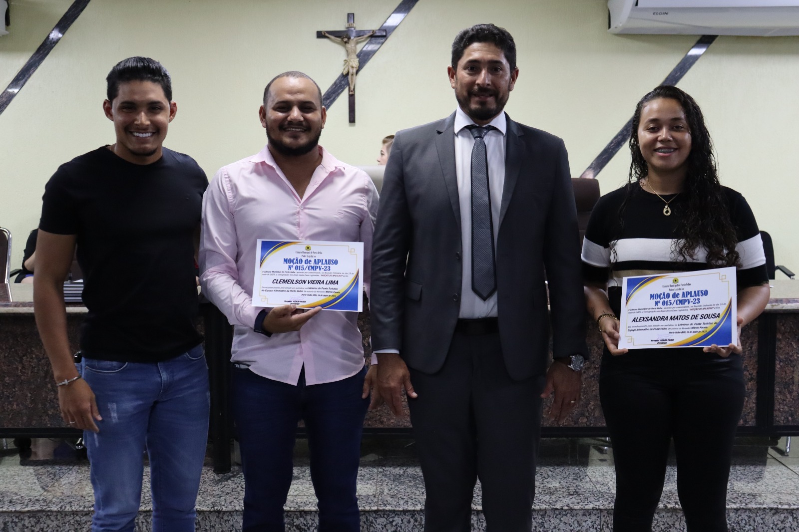 Vereador Marcio Pacele homenageia pintores que revitalizaram letreiros do Espaço Alternativo em Porto Velho - News Rondônia