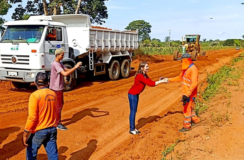 Obras em Costa Marques: Deputada Lebrinha acompanha recuperação da estrada do Forte Príncipe e reforma em escola - News Rondônia