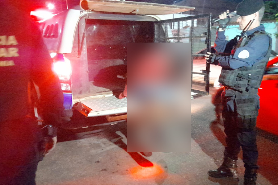 Mulher é detida com arma falsa durante tentativa de roubo em parada de ônibus - News Rondônia