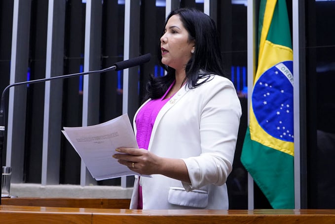 Cristiane Lopes protocolou Projeto de Lei que preconiza o estudo da Constituição Federal - News Rondônia
