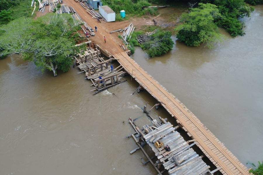 Construção da nova ponte de madeira sobre o rio Pardo está em andamento no município de Cacaulândia - News Rondônia