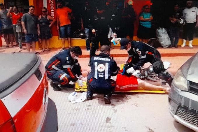 ACIDENTE - Carro tomba em cima de ciclista em acidente na zona leste - News Rondônia
