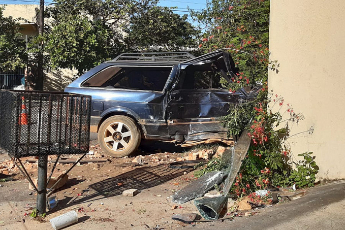 URGENTE: Jeep com duas crianças capota em acidente no centro de Porto Velho - News Rondônia