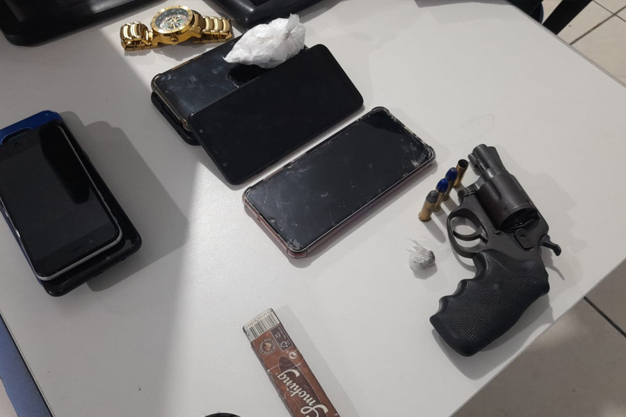 Cinco são detidos com revólver e droga em apartamento usado como boca de fumo - News Rondônia