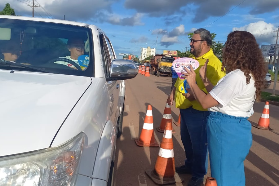 Em parceria com a Seas, Detran realiza blitz sensibilizando população sobre o combate à violência contra crianças e mulheres - News Rondônia