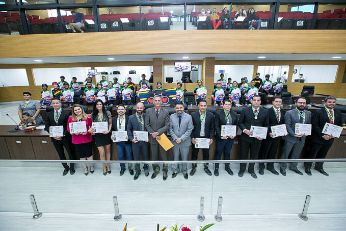 Deputado Jesuíno Boabaid faz homenagem a delegados, procuradores, policial militar e grupo Xonados por Pedal - News Rondônia