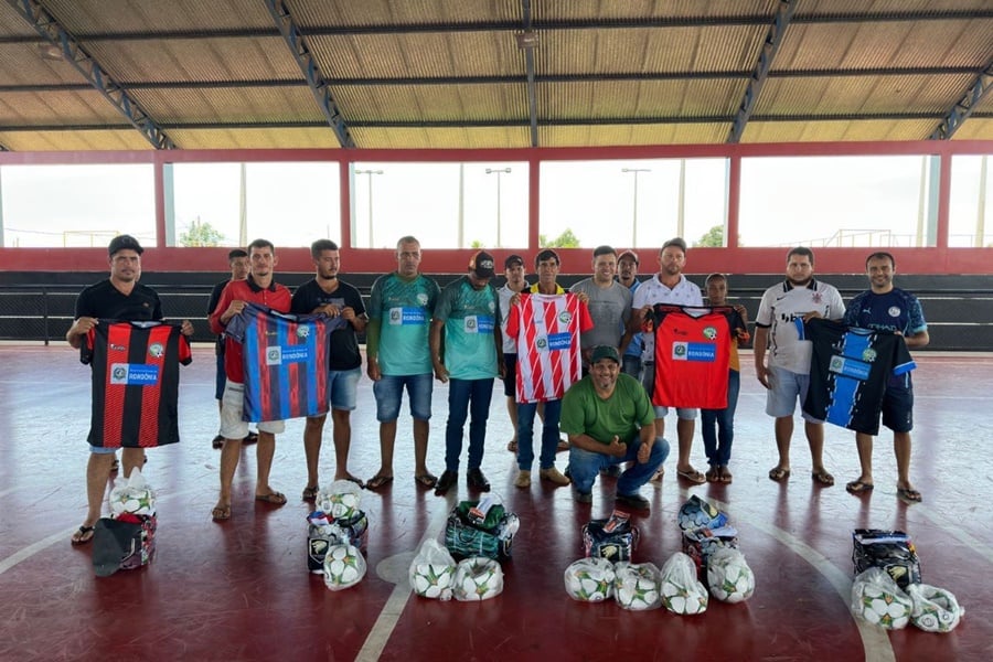Emenda do Deputado Alex Redano beneficia mais 6 municípios com Kit de material esportivo - News Rondônia