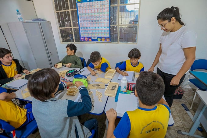 Kits escolares entregues na rede municipal auxiliam no ensino dos alunos - News Rondônia