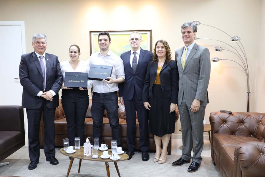 TJRO agradece parceria na Exposição dos 40 anos e entrega lembrança à representantes do Porto Velho Shopping - News Rondônia