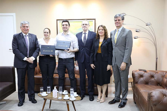 TJRO agradece parceria na Exposição dos 40 anos e entrega lembrança à representantes do Porto Velho Shopping - News Rondônia