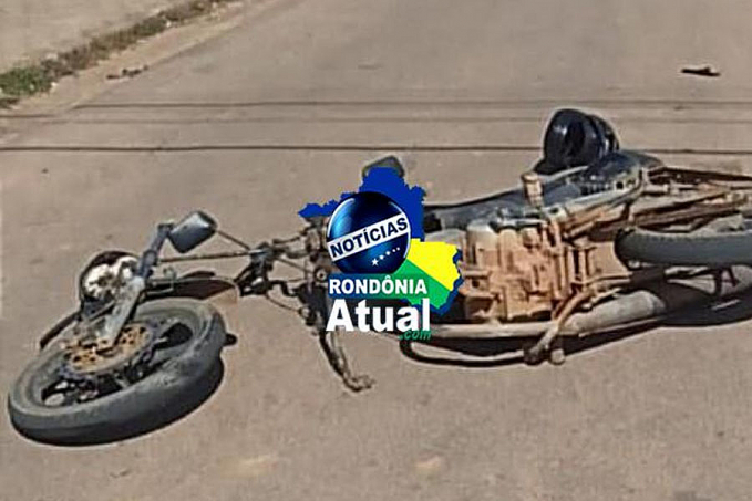 JI-PARANÁ: Colisão de carro e moto, fragmenta veículo em duas partes - News Rondônia