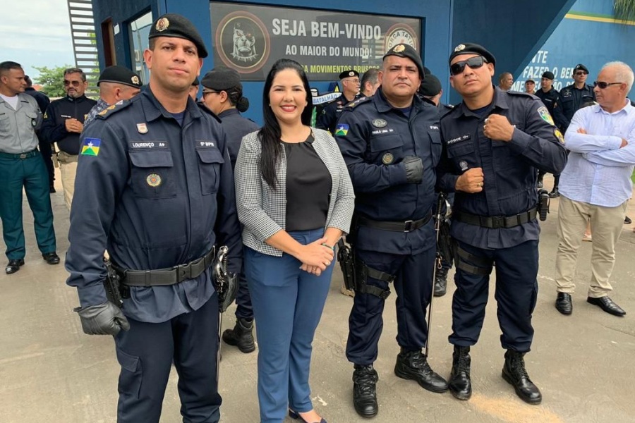 Deputada Federal eleita Cristiane Lopes prestigia troca de comando do 5º Batalhão da PM - News Rondônia