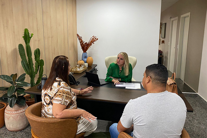 Ieda Chaves conversa com lideranças para solucionar problemas em diversas áreas - News Rondônia