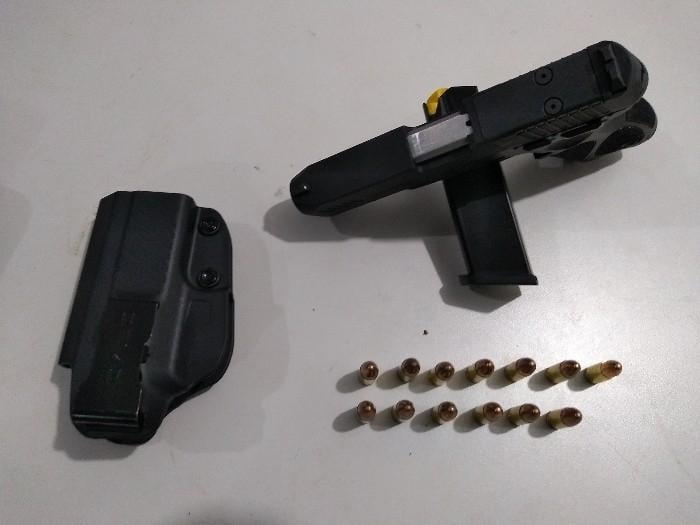 VILHENA  Policiais Militares conduzem homem com arma de fogo em comércio - News Rondônia