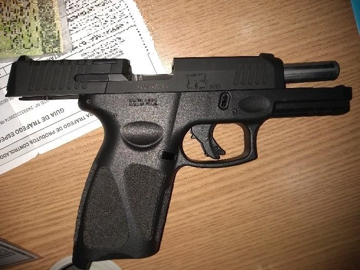 VILHENA  Policiais Militares conduzem homem com arma de fogo em comércio - News Rondônia