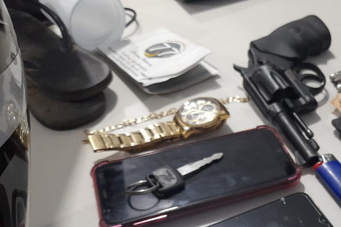 TENTOU FUGIR: Choque prende dupla armada com revólver americano na zona leste - News Rondônia