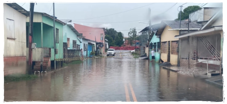 Rio Juruá sobe muito e expulsa 700 pessoas de suas casas no Acre - News Rondônia