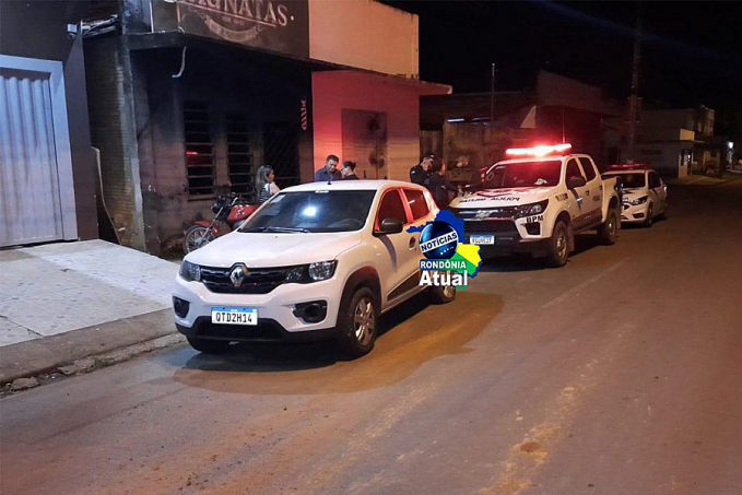 Motorista bate em carro estacionado e foge do local em Ji-Paraná - News Rondônia