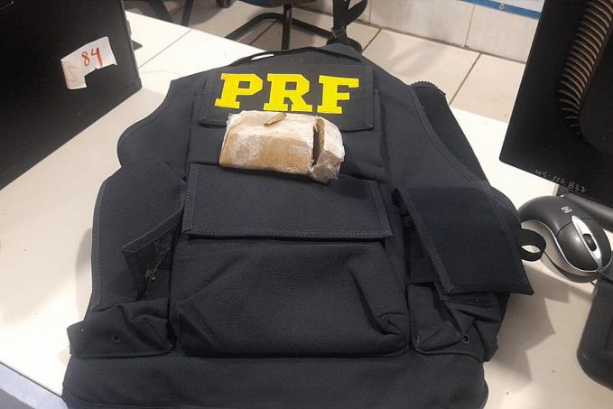 SAINDO DO NACIONAL: Motorista de carro rebaixado é preso com maconha pela PRF - News Rondônia
