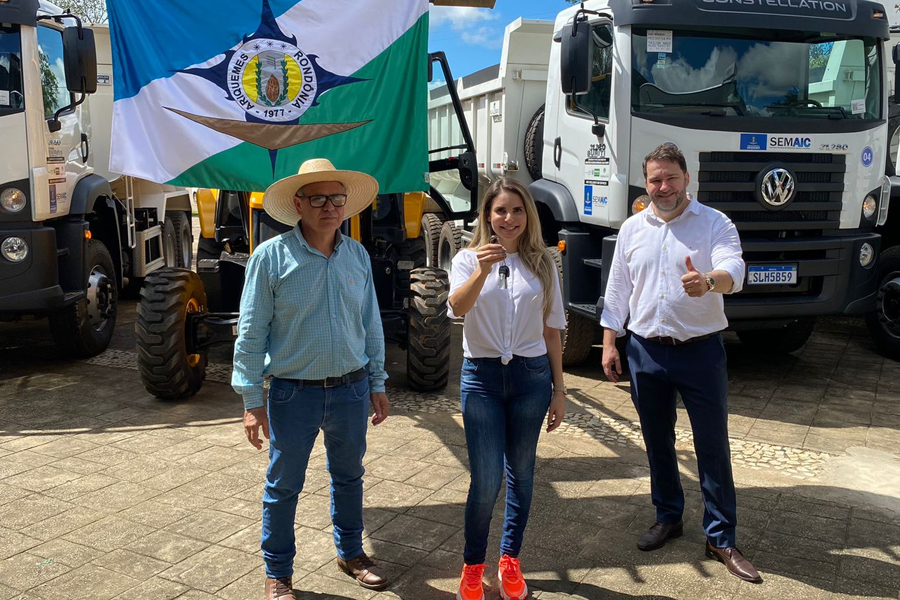 Deputado Alex Redano prestigia entrega de maquinários em, Ariquemes - News Rondônia