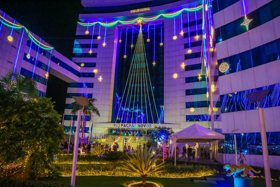 Decoração natalina instalada no Palácio Rio Madeira se tornou atração turística durante o fim de ano - News Rondônia