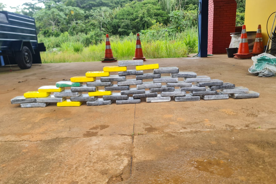 Cabo do Corpo de Bombeiros é preso com 44kg de cocaína em caminhonete roubada - News Rondônia