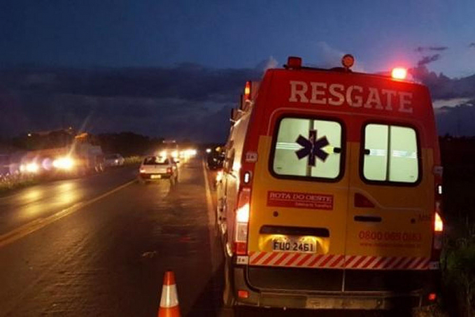 Caminhoneiro morre ao sair da pista e bater em barreira metálica na BR-364 - News Rondônia