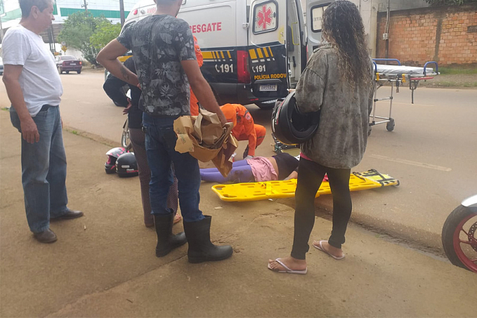 De moto, mulher e criança ficam feridas em acidente com carro na zona leste - News Rondônia