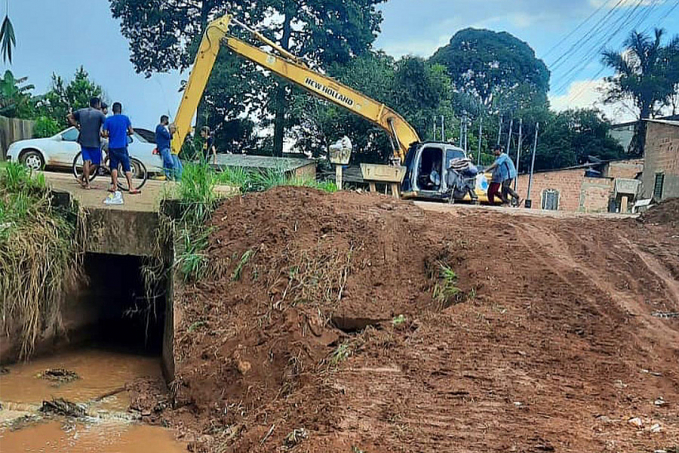 Vereador Aleks Palitot tem pedido atendido para serviço de manutenção e limpeza do canal na rua Brasil - News Rondônia