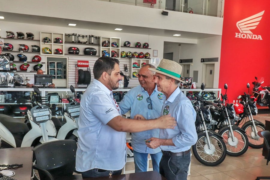 Carlinhos Camurça tem manhã produtiva ao lado do candidato ao senado Jaime Bagattoli - News Rondônia