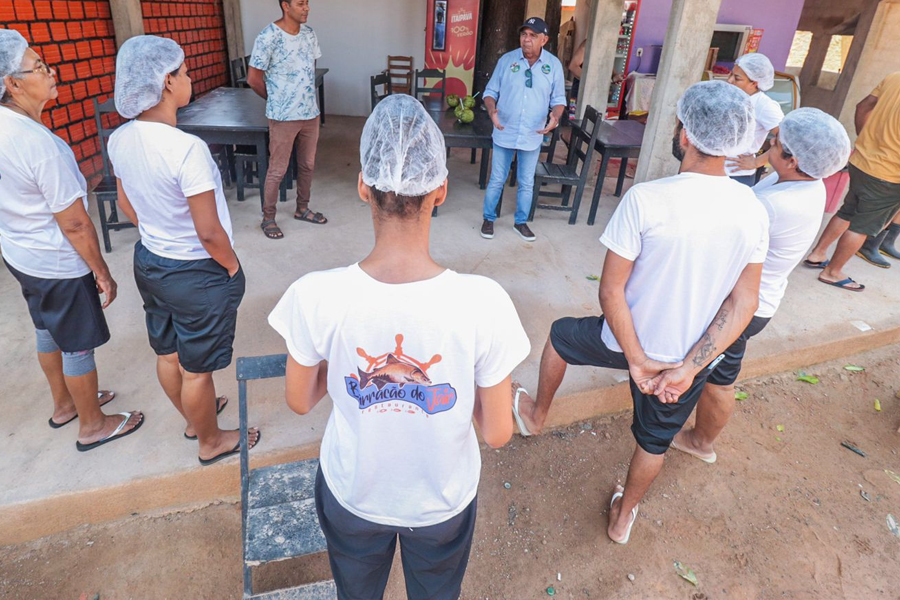 Carlinhos Camurça tem manhã produtiva ao lado do candidato ao senado Jaime Bagattoli - News Rondônia